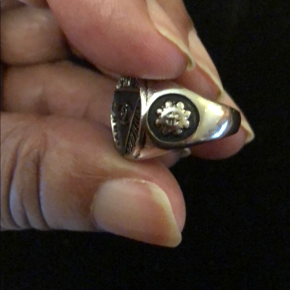 Ring - Picture 3 of 5